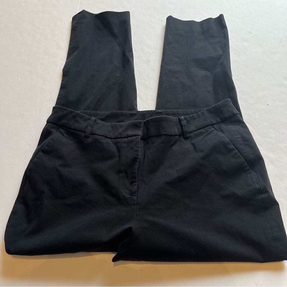 Chico's Women's Black Pants Size 2R Zip and clasp close.